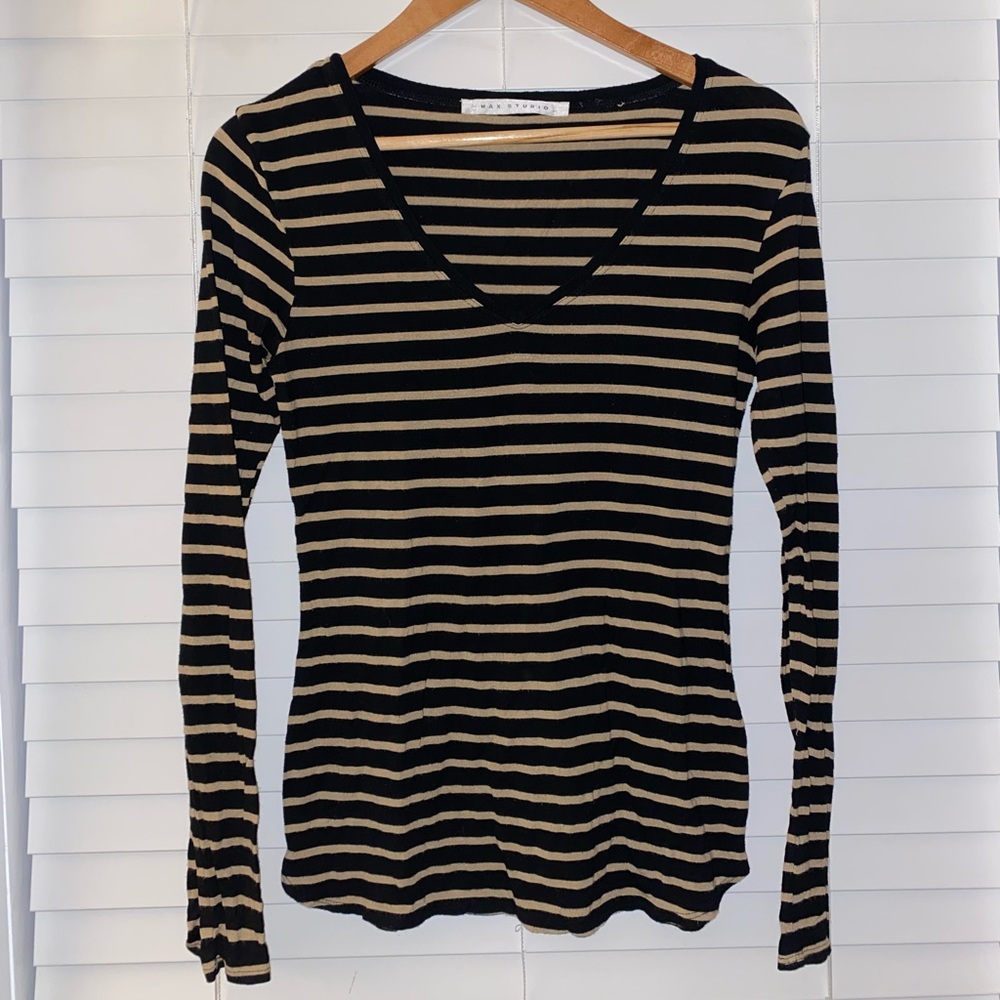 Max Studio long sleeve form fitting t-shirt